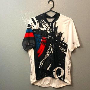 Men’s Pearl Izumi bicycle jersey.